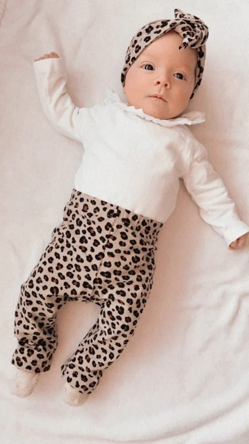 Baby pants with leopard print