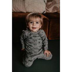 Grauer Kinderpyjama mit Safari-Print