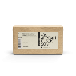 Kartonverpackung auf weißem Grund mit afrikanischer schwarzer Seife von Naturhelden.