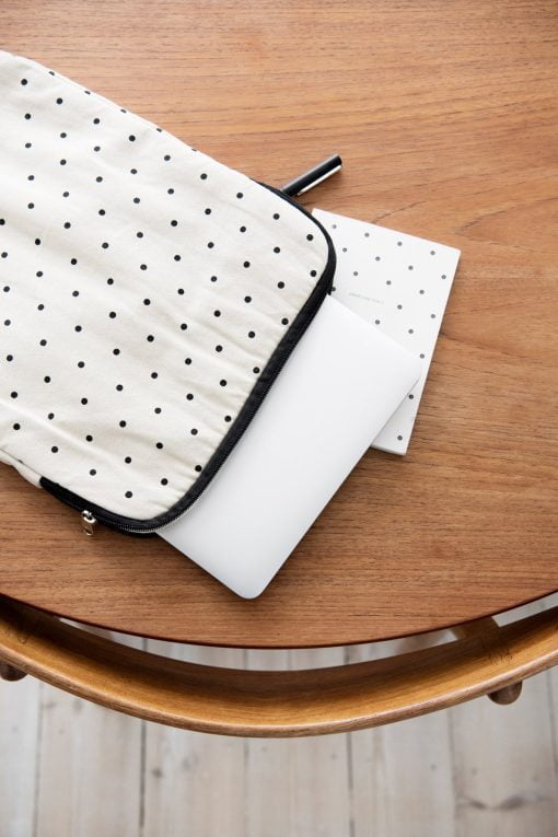Laptop sleeve with dots